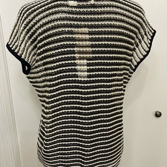 Chico’s Gold & Black Metallic‎ Pullover Seater size small - Picture 4 of 6